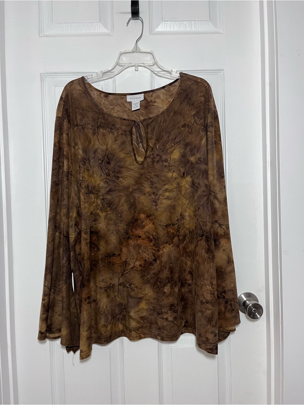 Avenue Brown Tie-Dye Floral Keyhole Long Sleeve Top